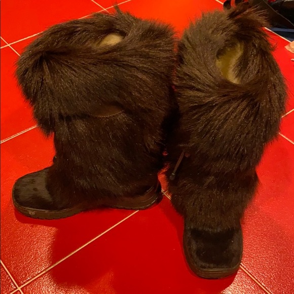 Fuzzy furry winter boots - Picture 1 of 3